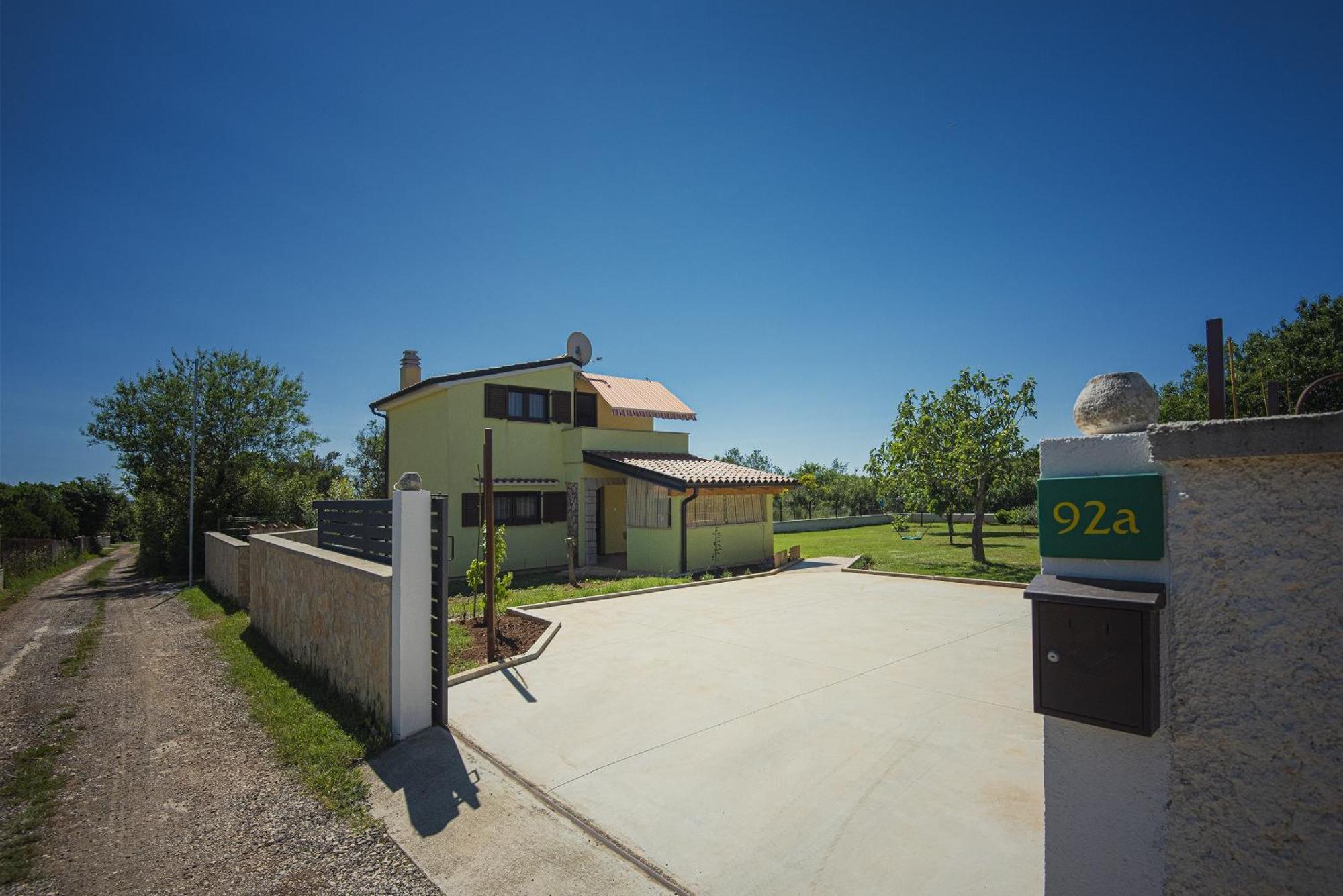 Vikendica Family Friendly House With A Parking Space - 22738 *