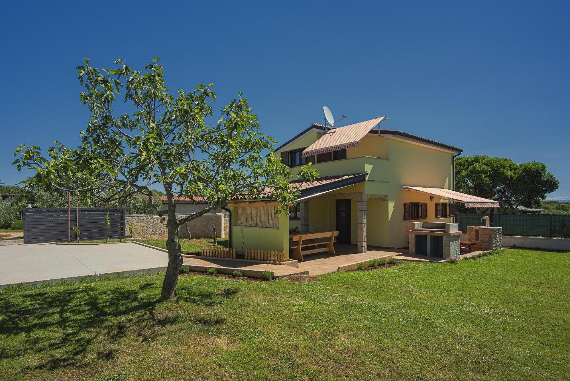 Family Friendly House With A Parking Space - 22738 Pula