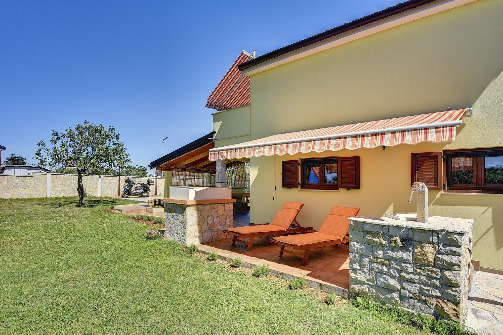 Vikendica Family Friendly House With A Parking Space - 22738 *